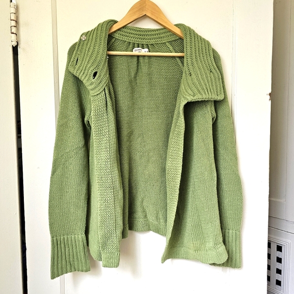 Old Navy 2 button shawl (M) - Picture 3 of 9